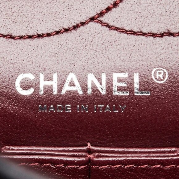 Chanel Black 2.55 Reissue Chevron Quilted Calfskin Leather So Black - Picture 9 of 12